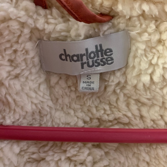 A fall/winter jacket - Picture 2 of 3